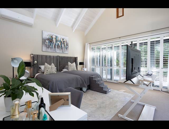 4 BEDROOM HOUSE TO LET IN CONSTANTIA